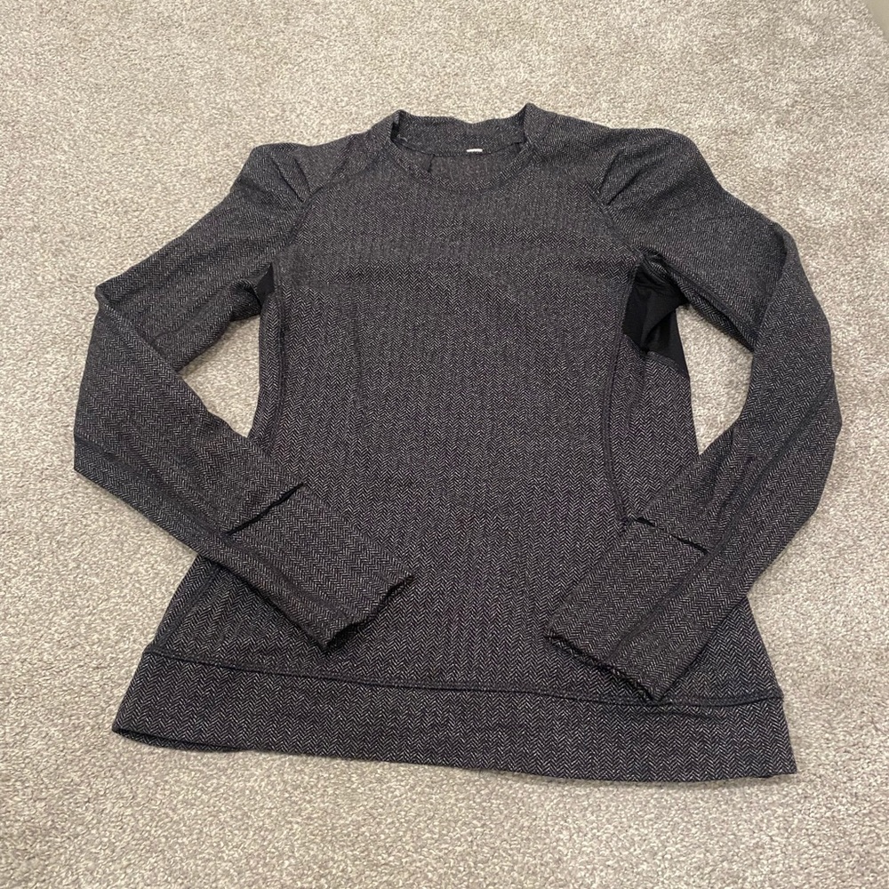Lululemon Grey long sleeve shirt. Size 6